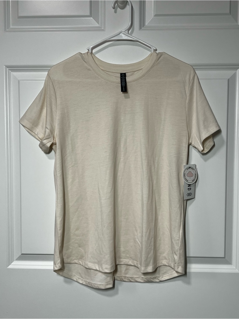 NWT Leg3nd Cream Short Sleeve Crewneck Tee Womens Medium